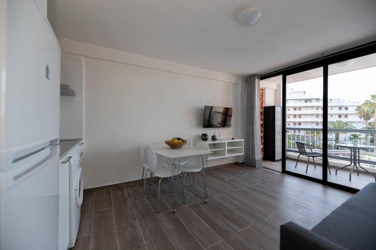 Modern With Pool And Wifi Playa Feñabe